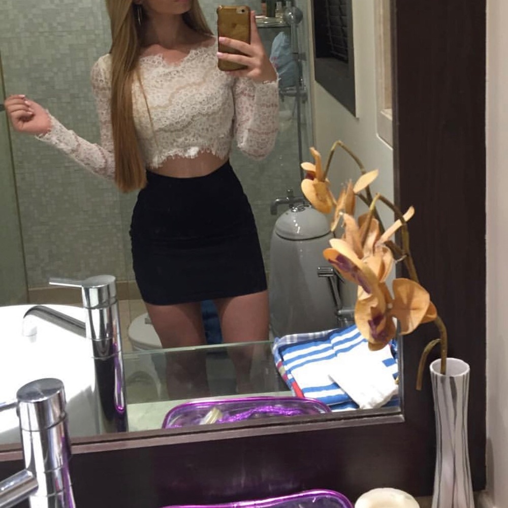 White long sleeve crop top